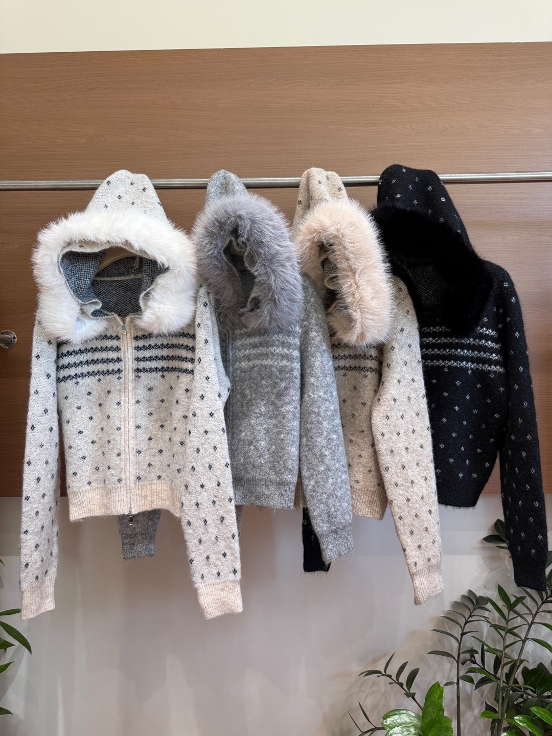 ژاکت بافتني کلاه دار